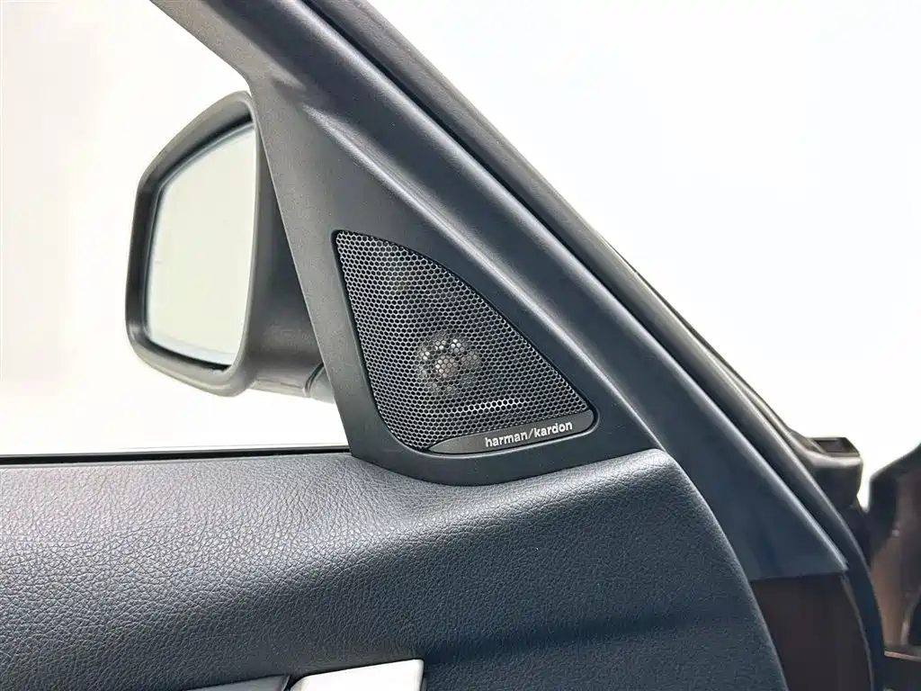BMW 3 Series 2016 — фото 19