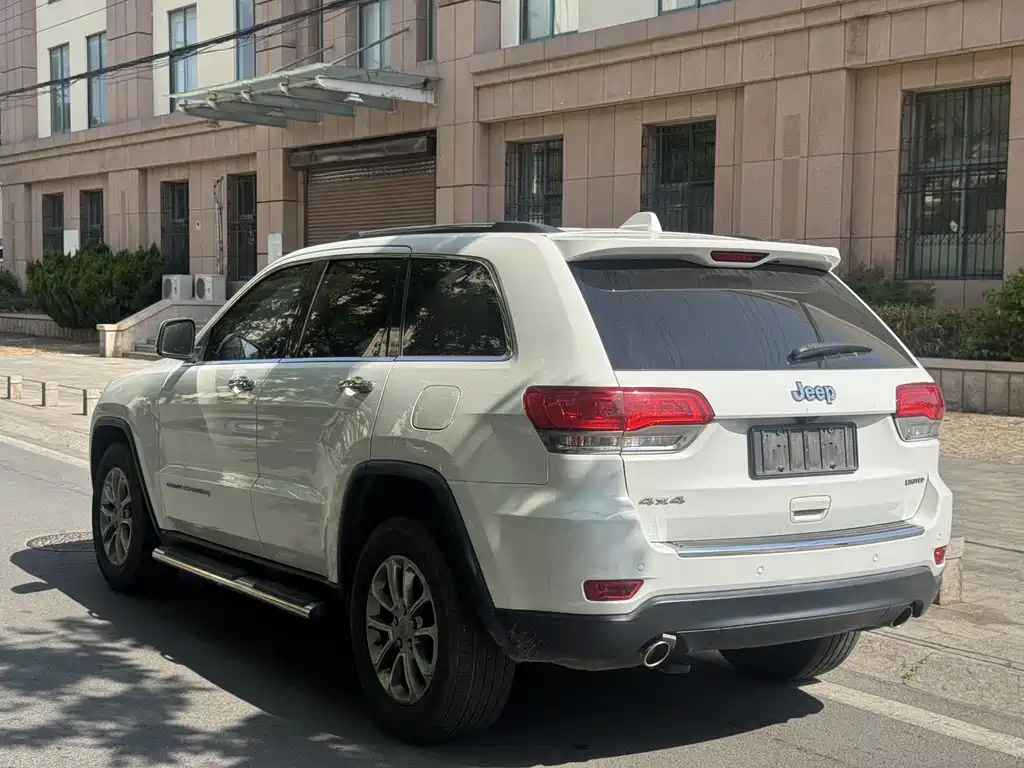 Jeep Grand Cherokee 2015 — фото 9