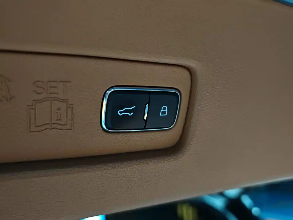 Lincoln Aviator 2020 — фото 17