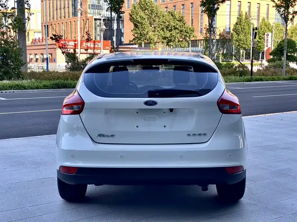 Ford Focus 2016 — фото 19