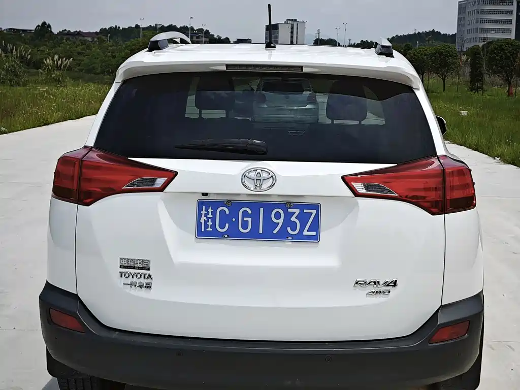 Toyota RAV4 2014 — фото 6