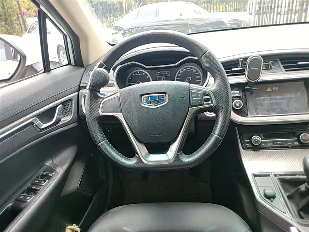 Geely Emgrand GS 2016 — фото 11