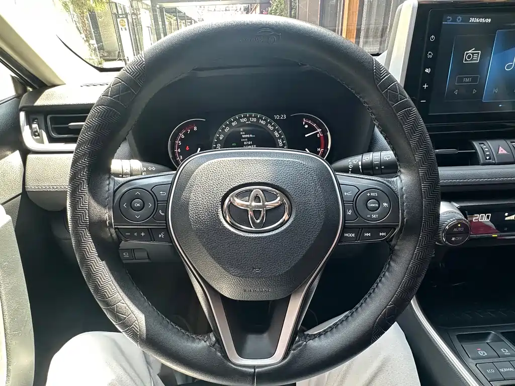 Toyota RAV4 2021 — фото 16