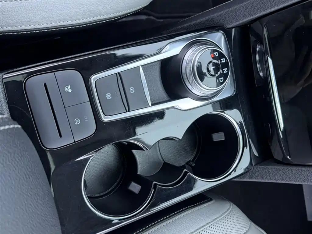 Ford Escape 2020 — фото 19