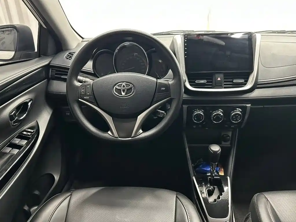 Toyota Yaris L 2022 — фото 11