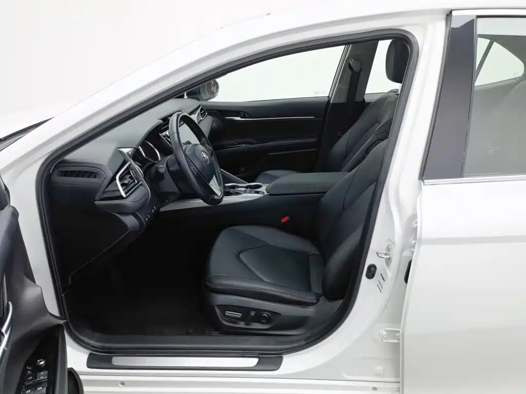 Toyota Camry 2020 — фото 10