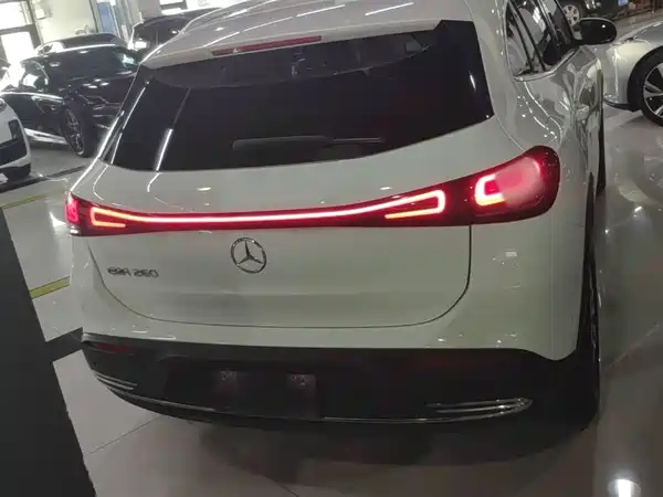Mercedes-Benz EQA 2022