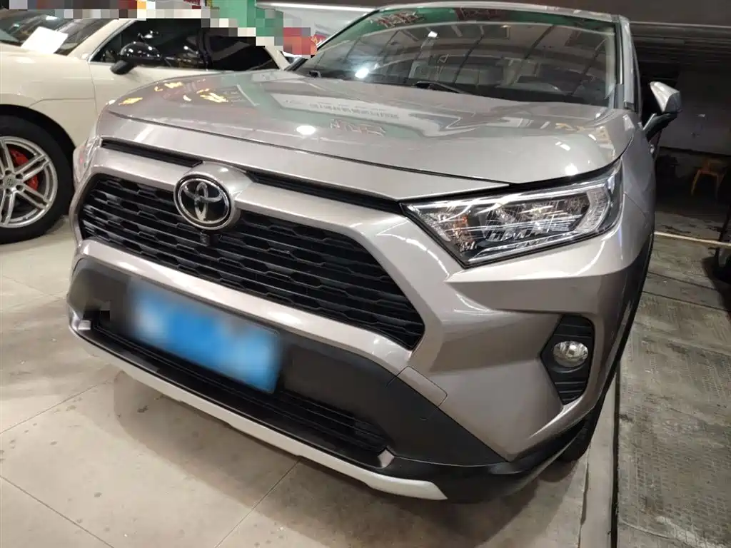 Toyota RAV4 2020 — фото 1