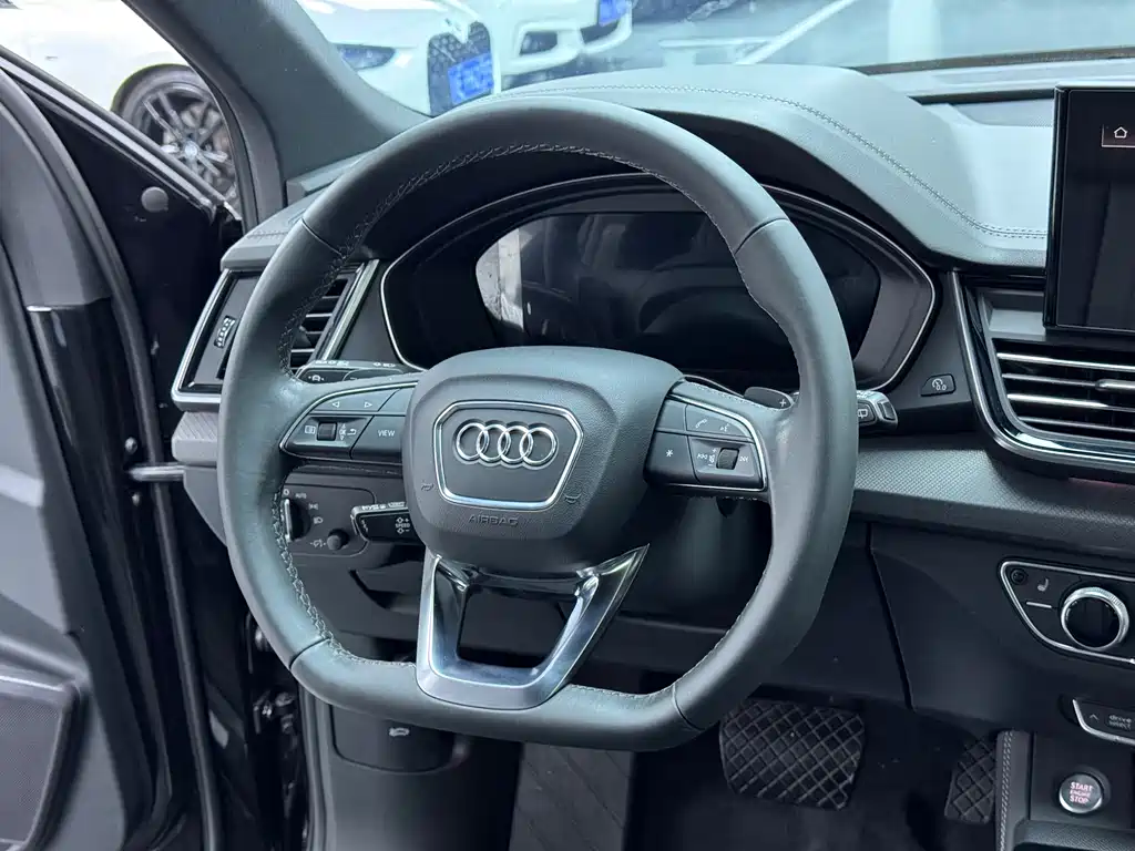 Audi Q5L 2023 — фото 7