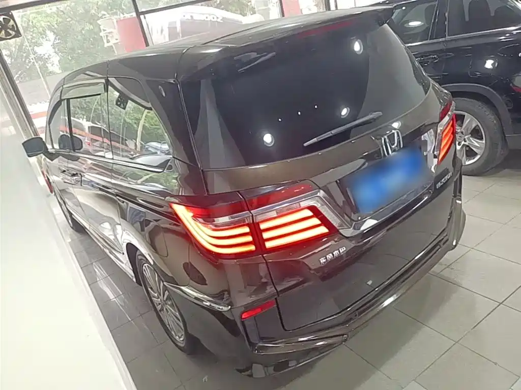 Honda Elysion 2018 — фото 5