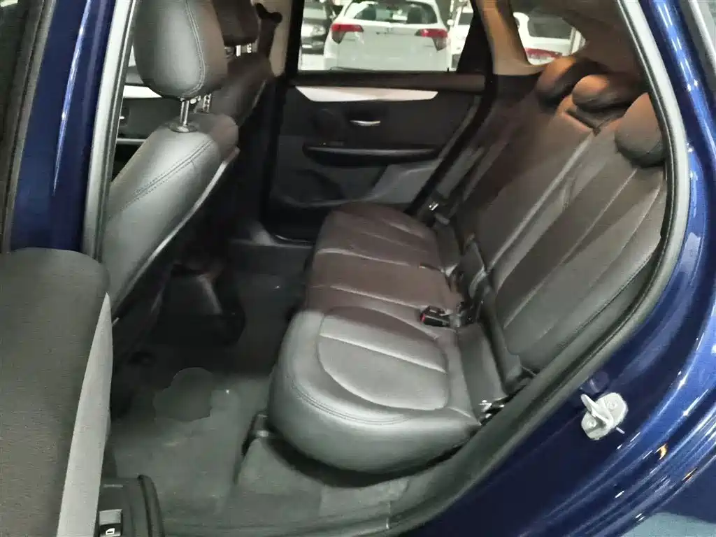 BMW 2 Series Active Tourer 2017 — фото 13