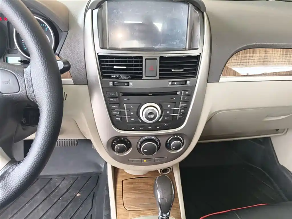 Buick Excelle 2015 — фото 13