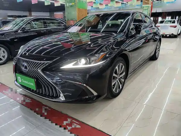 Lexus ES 2020