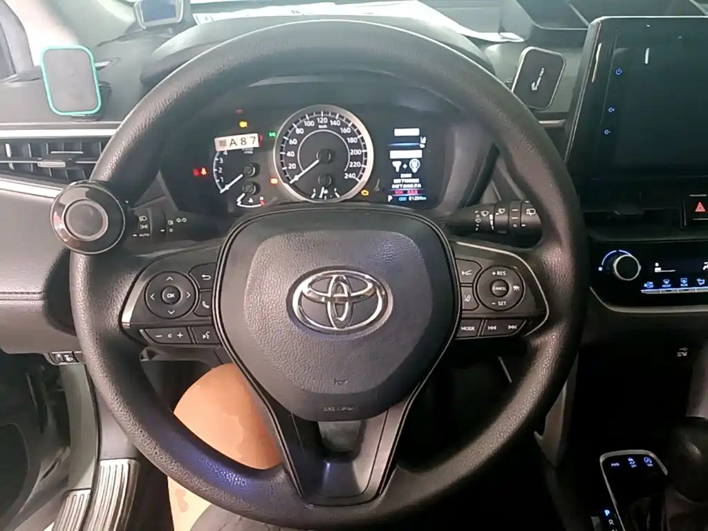 Toyota Corolla Cross 2022 — фото 11