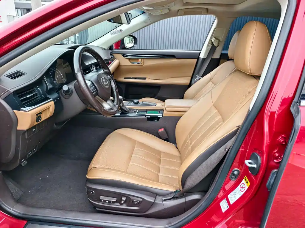 Lexus ES 2018 — фото 10