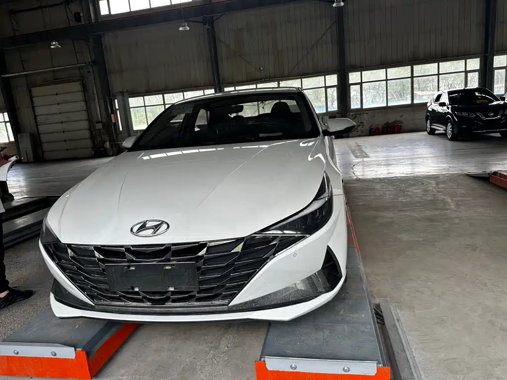 Hyundai Elantra 2022 — фото 2