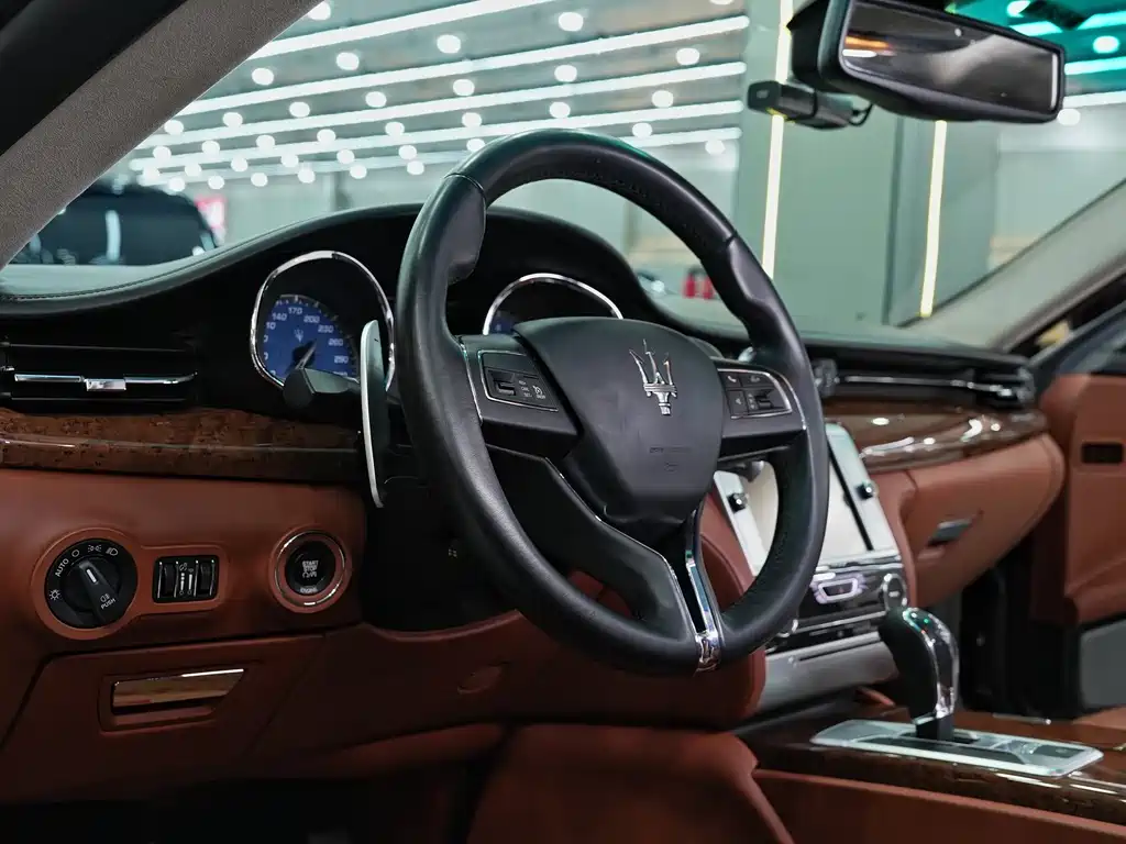 Maserati Quattroporte 2016 — фото 16