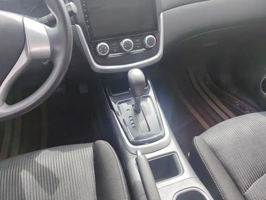 Nissan Tiida 2018 — фото 16