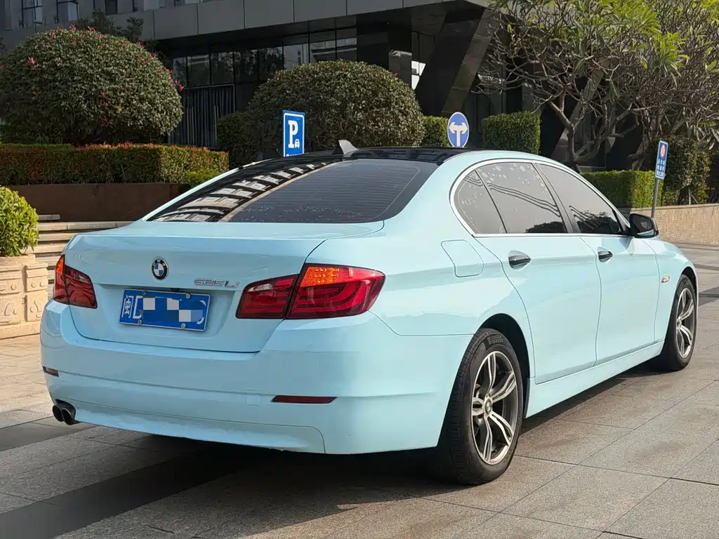 BMW 5 Series 2011 — фото 24