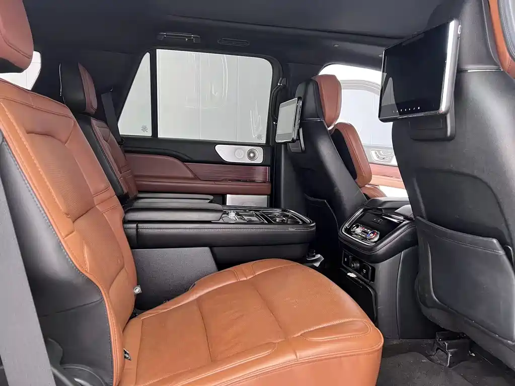 Lincoln Navigator 2019 — фото 11