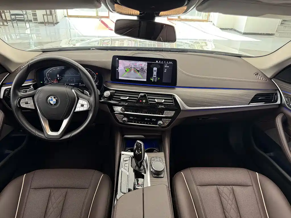 BMW 5 Series 2021 — фото 12