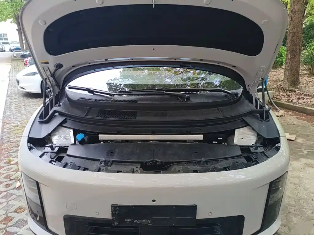 Li Auto i8 2025 — фото 16