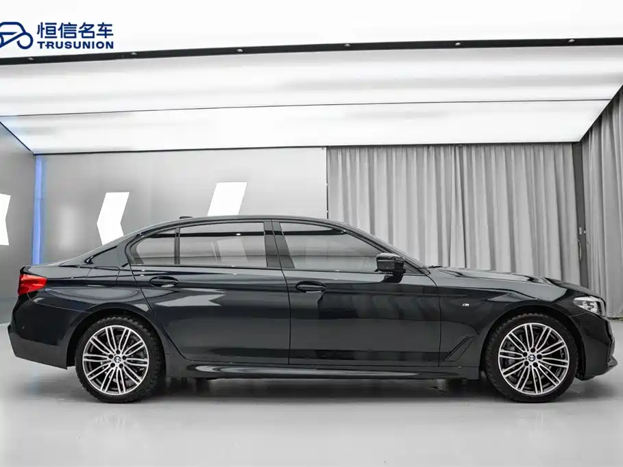 BMW 5 Series 2019 — фото 8