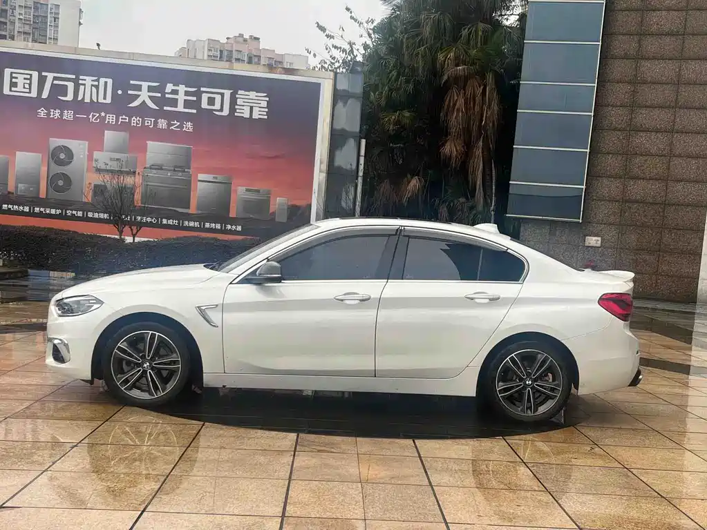 BMW 1 Series 2017 — фото 15