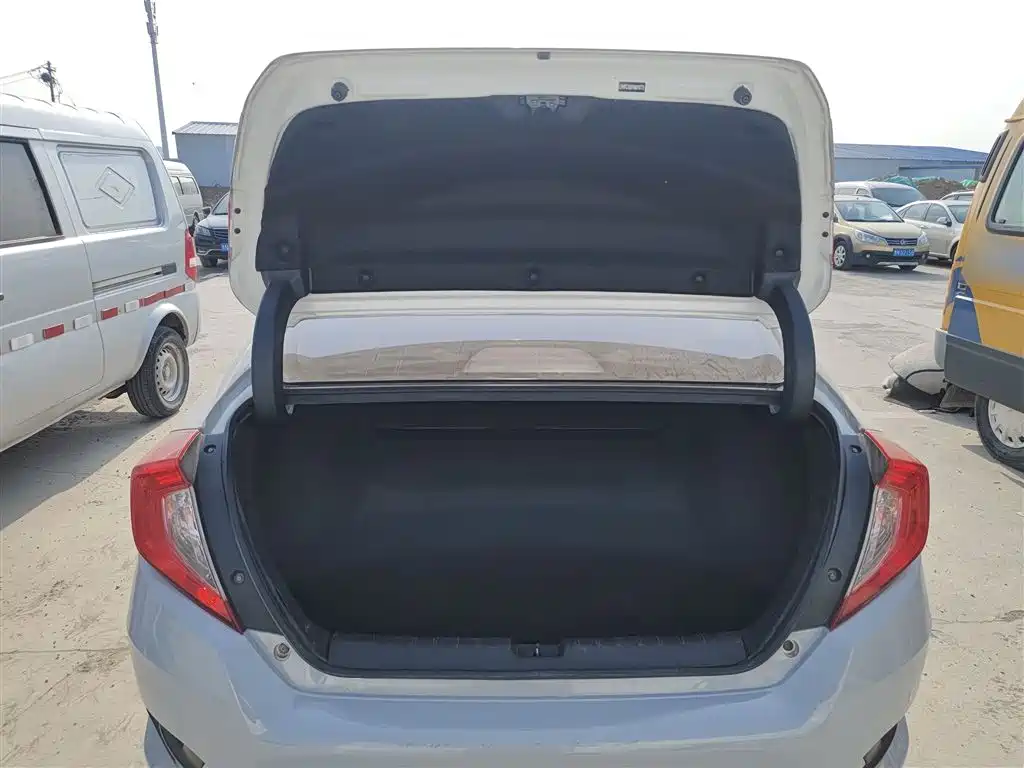 Honda Civic 2018 — фото 12