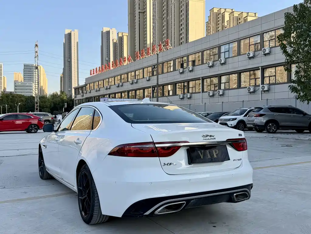 Jaguar XFL 2022 — фото 11