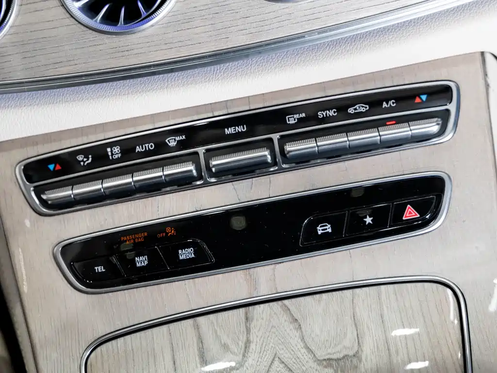Mercedes-Benz E-Class 2024 — фото 16