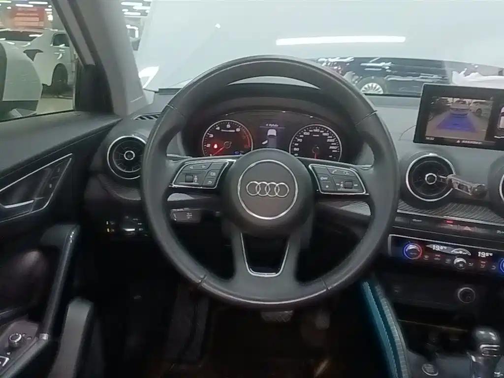 Audi Q2L 2021 — фото 11