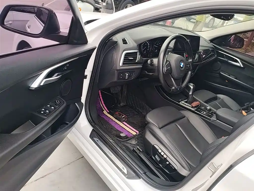 BMW 1 Series 2017 — фото 16