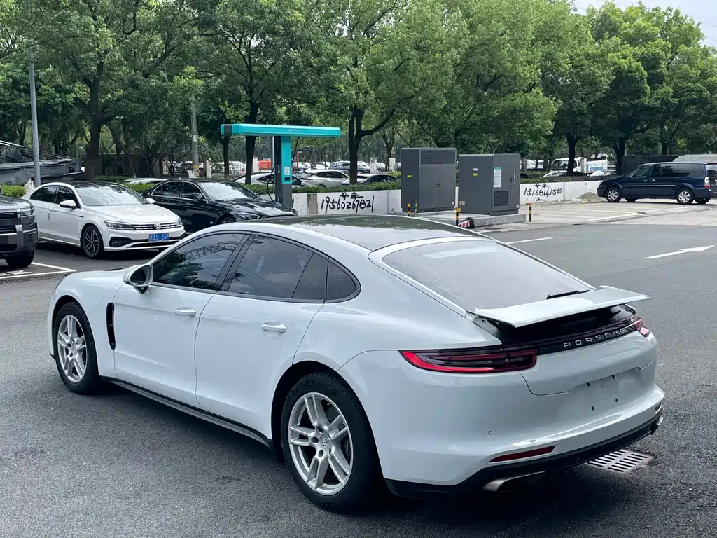 Porsche Panamera 2017 — фото 21