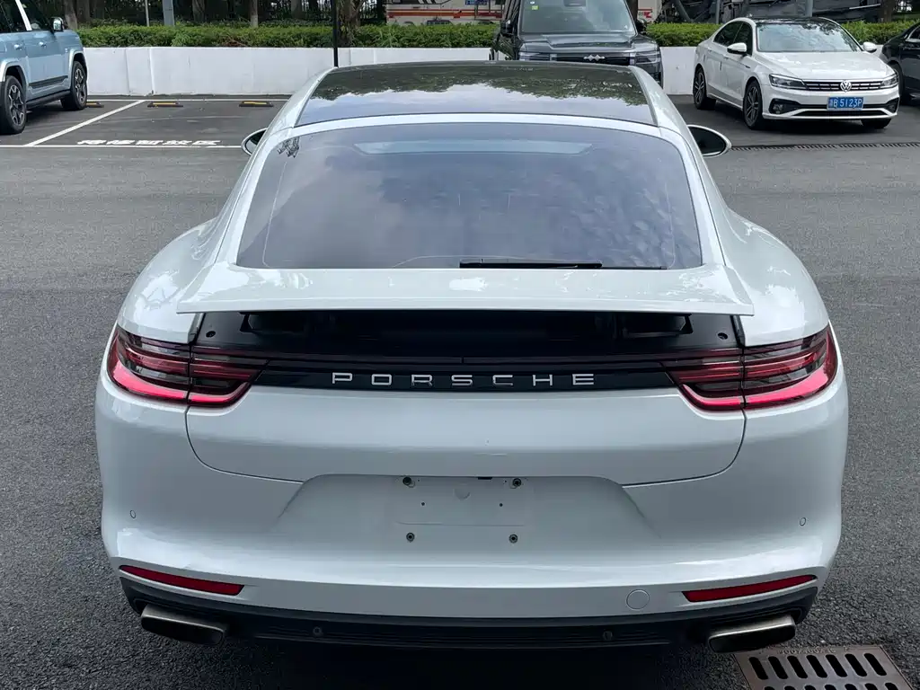 Porsche Panamera 2017 — фото 20