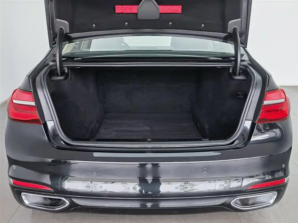 BMW 7 Series 2017 — фото 16