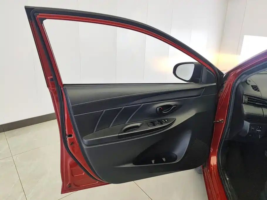 Toyota Yaris L 2018 — фото 7