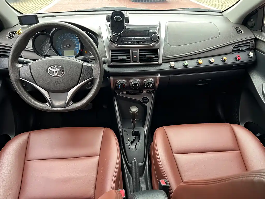 Toyota Yaris L 2016 — фото 6