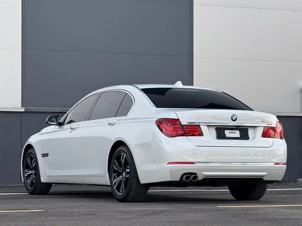 BMW 7 Series 2015 — фото 9