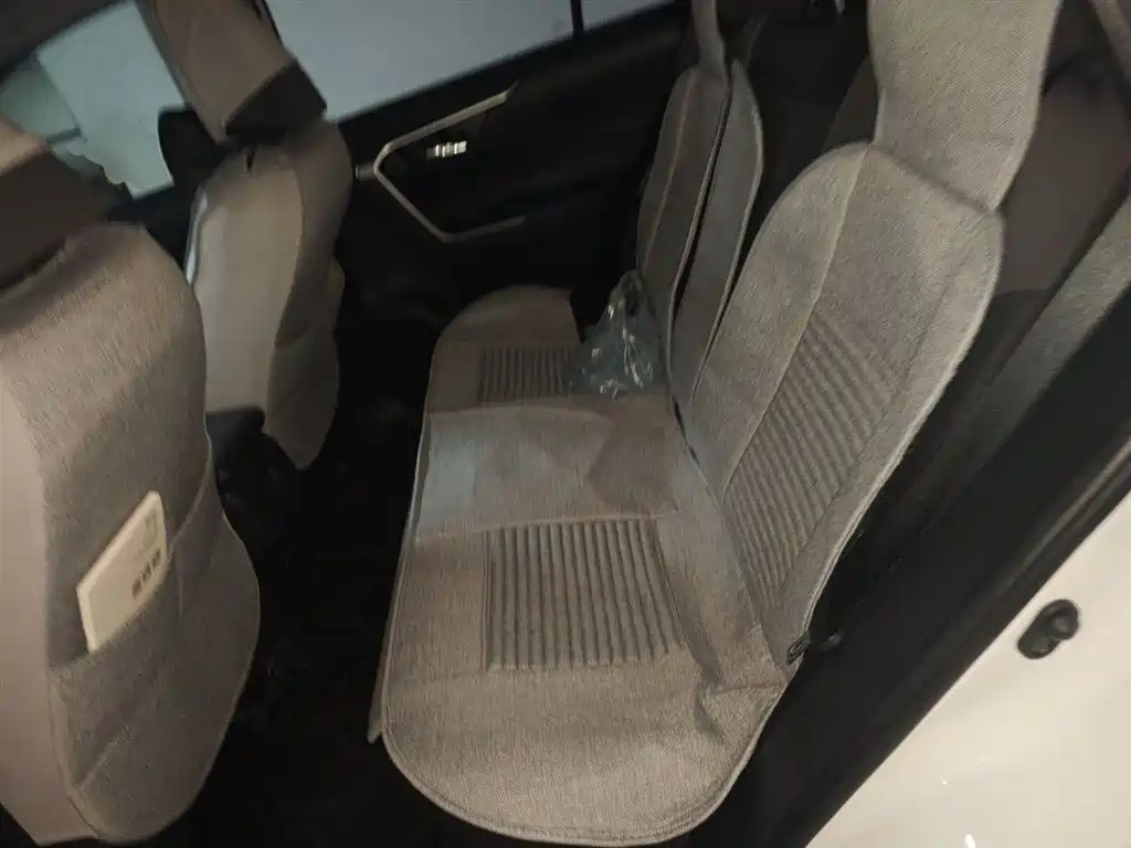 Toyota RAV4 2023 — фото 13