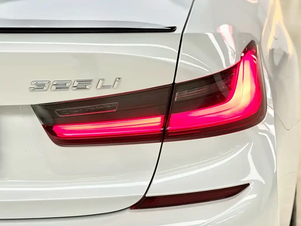 BMW 3 Series 2021 — фото 18