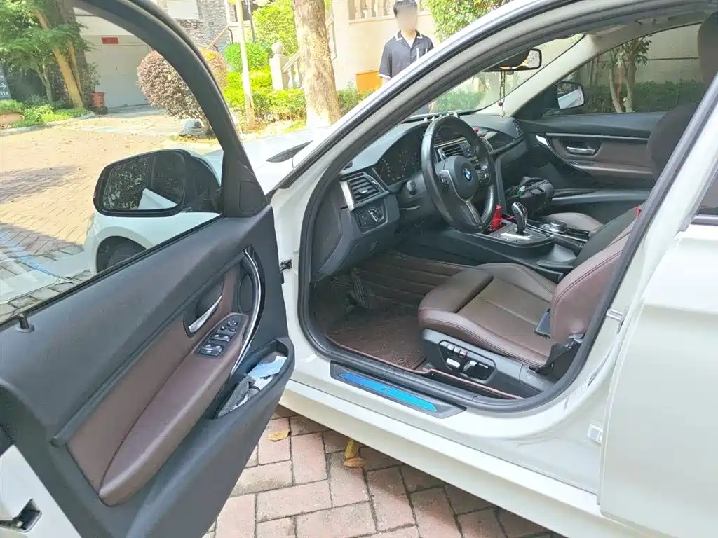 BMW 3 Series 2019 — фото 14