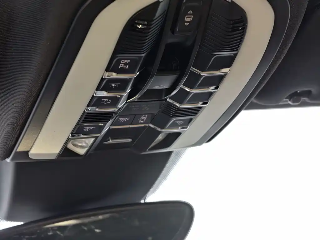 Porsche Cayenne 2015 — фото 30