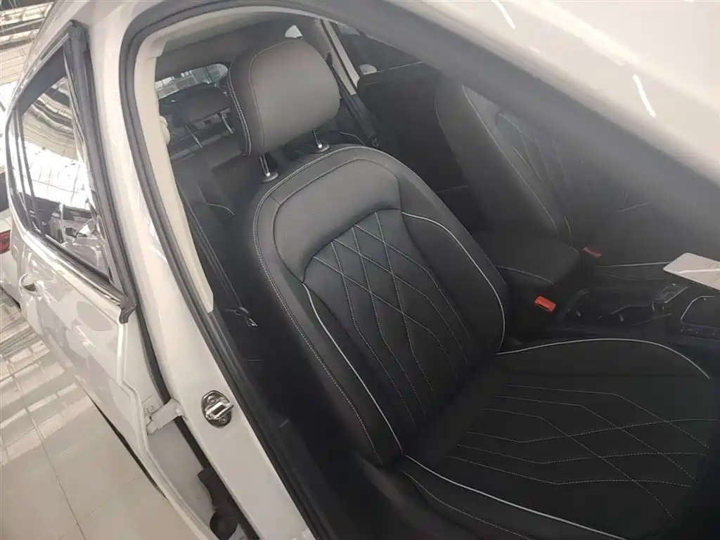 Volkswagen Tiguan L 2023 — фото 25