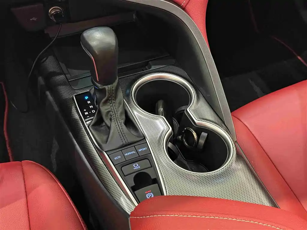 Toyota Camry 2022 — фото 11