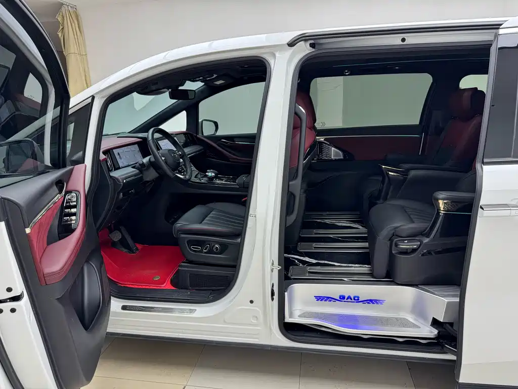 GAC Motor Trumpchi M8 2023 — фото 8