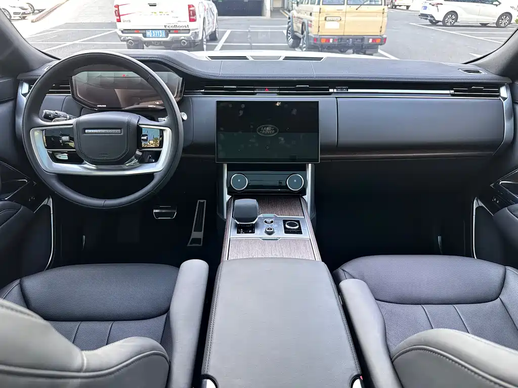 Land Rover Range Rover 2023 — фото 29