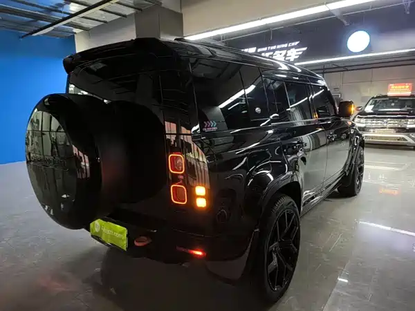 Land Rover Defender 2022