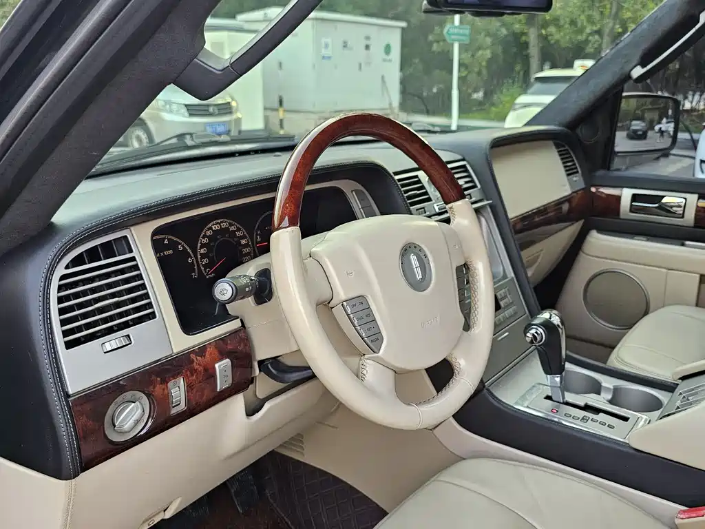 Lincoln Navigator 2007 — фото 16