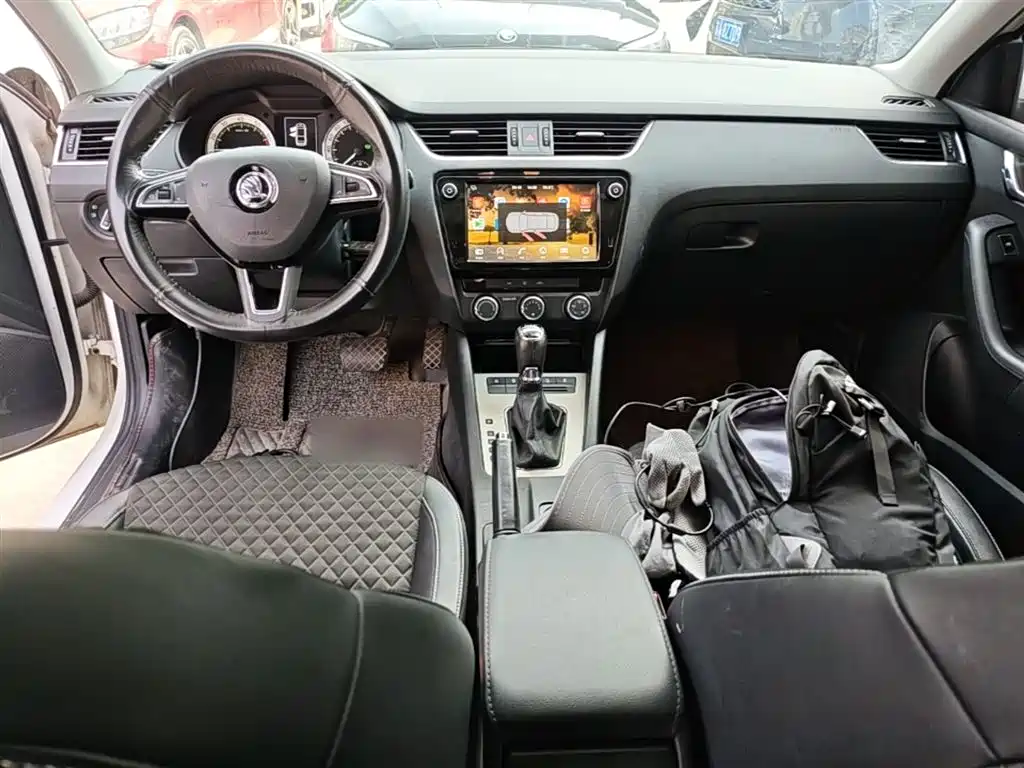 Skoda Octavia 2017 — фото 10